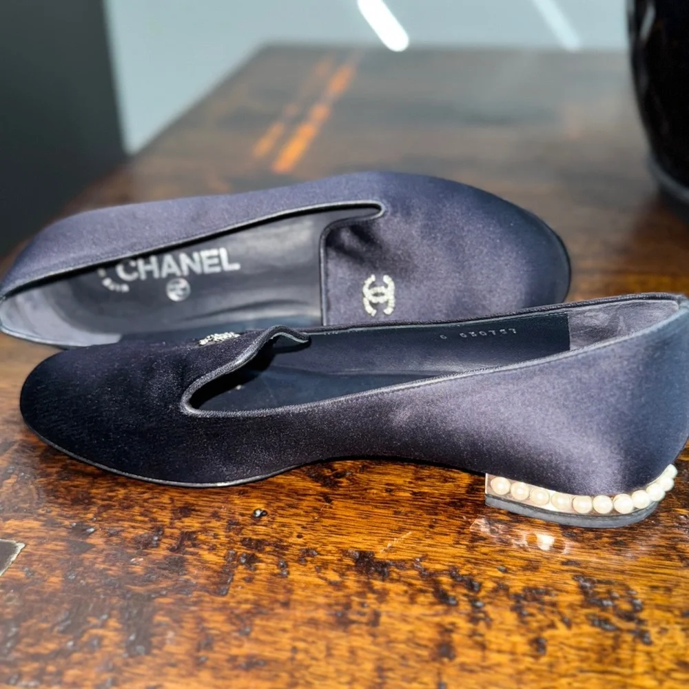 Chanel Satin Flats with Pearls on Heels - Picture 15 of 16